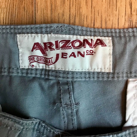 ⭐️HP⭐️SALE!⭐️Men’s Arizona Dark Gray Shorts. - Picture 3 of 4